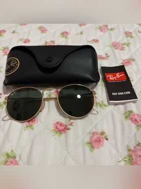Ray-Ban Round Metal Sunglasses in Gold with Green Lenses
